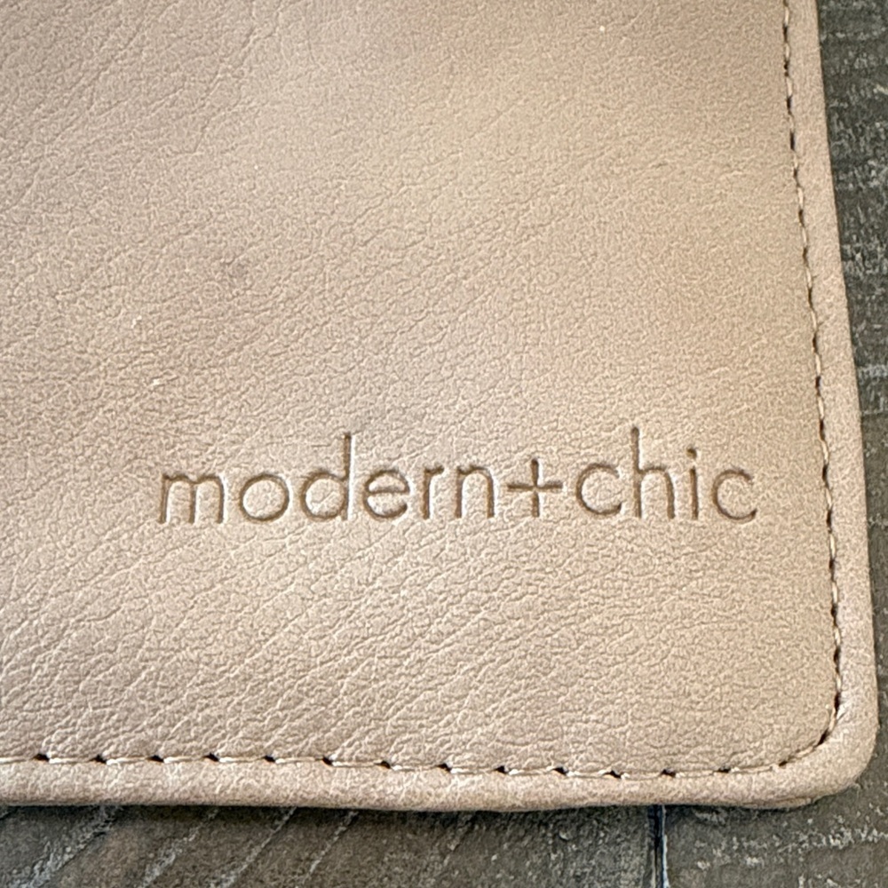 Tan Card Holder with Chain - Picture 2 of 7